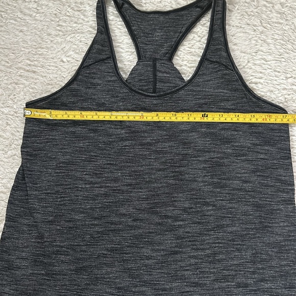 Lululemon Essential Tank, sz 6 - Picture 2 of 6